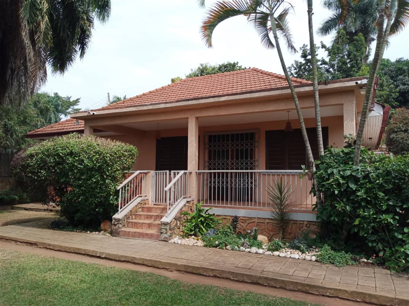 3 bedroom Bungalow for rent in Muyenga Kampala Uganda