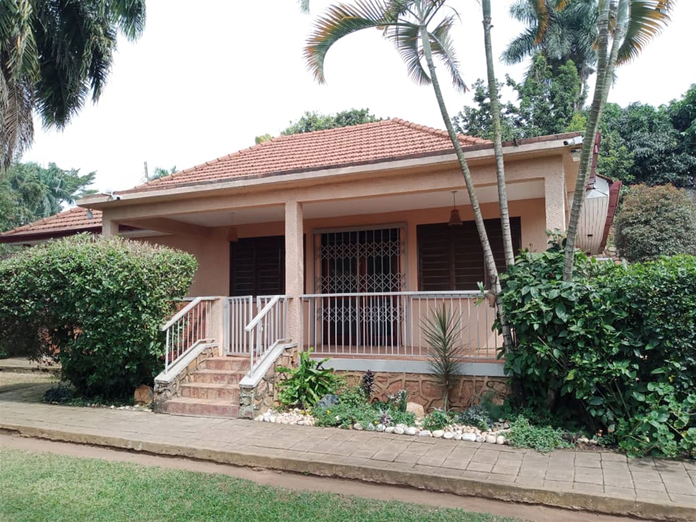 3 bedroom Bungalow for rent in Muyenga Kampala Uganda