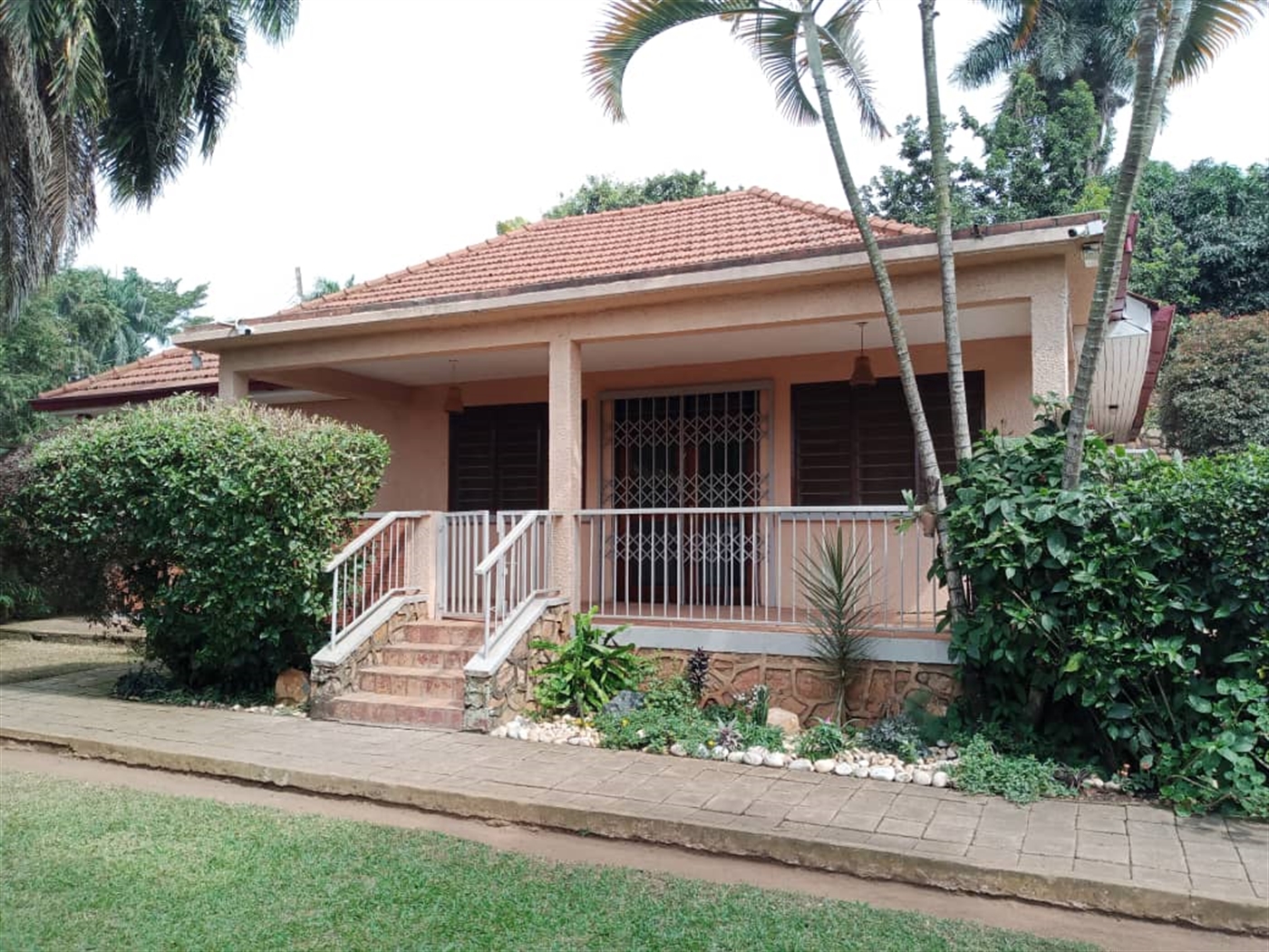 3 bedroom Bungalow for rent in Muyenga Kampala Uganda
