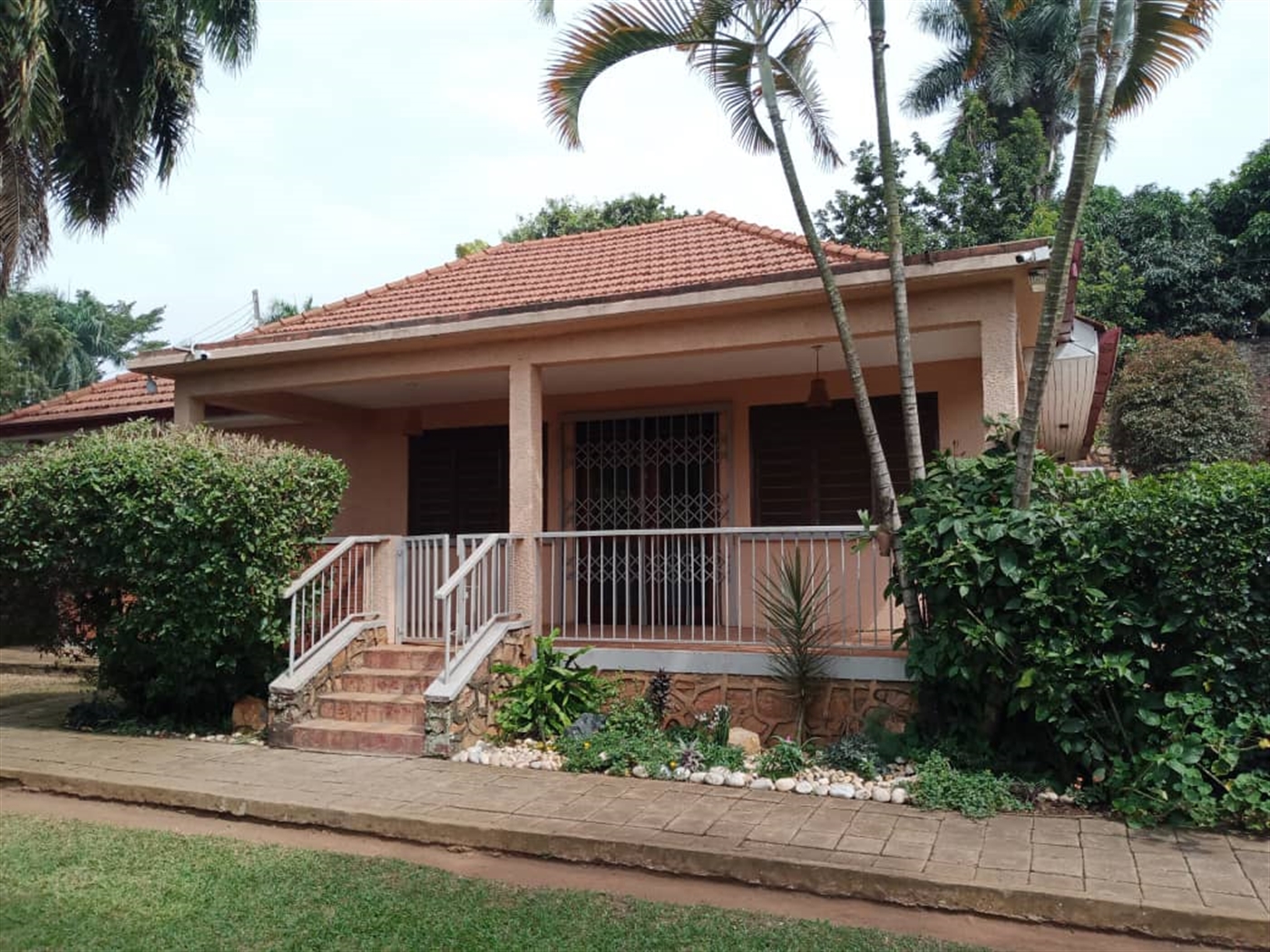 3 bedroom Bungalow for rent in Muyenga Kampala Ug...