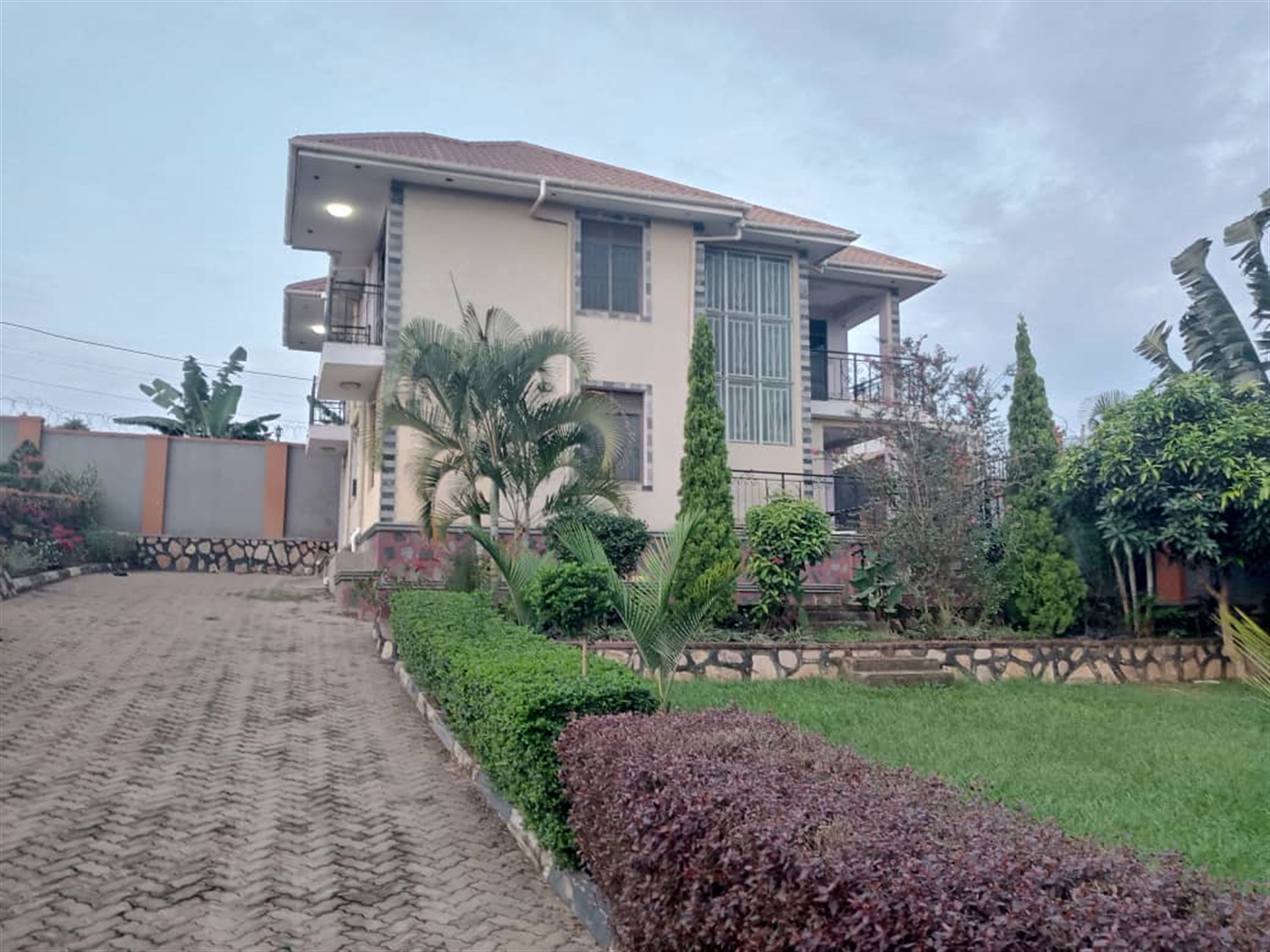 4 bedroom Storeyed house for rent in Lubowa Wakiso Uganda