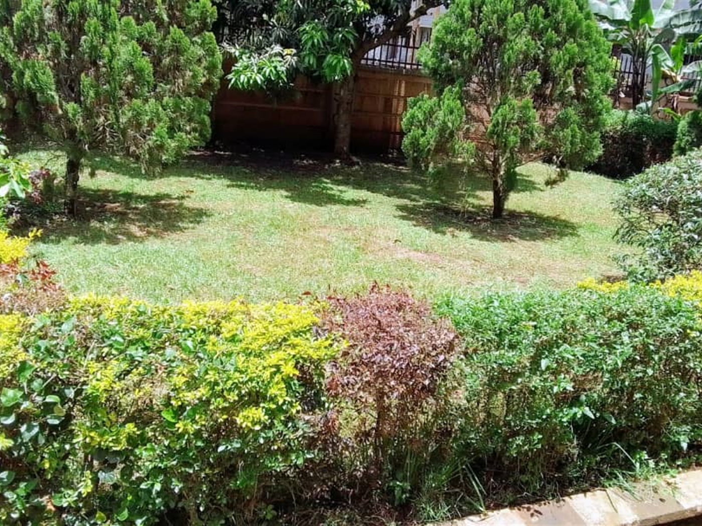 9 bedroom Storeyed house for rent in Kitende Wakiso Uganda