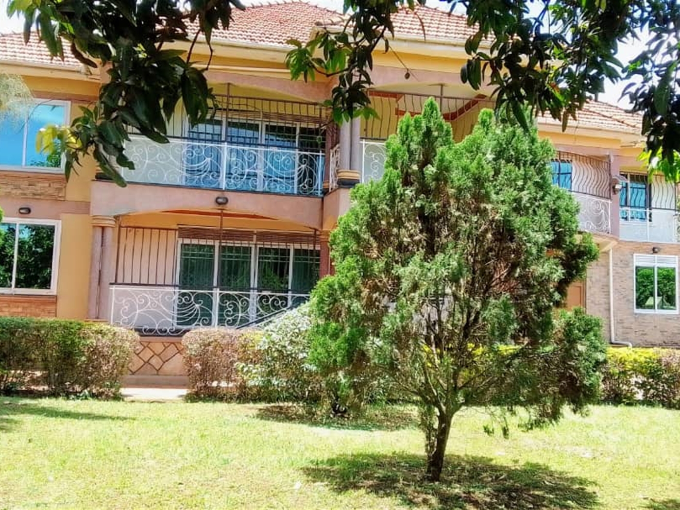 9 bedroom Storeyed house for rent in Kitende Wakis...