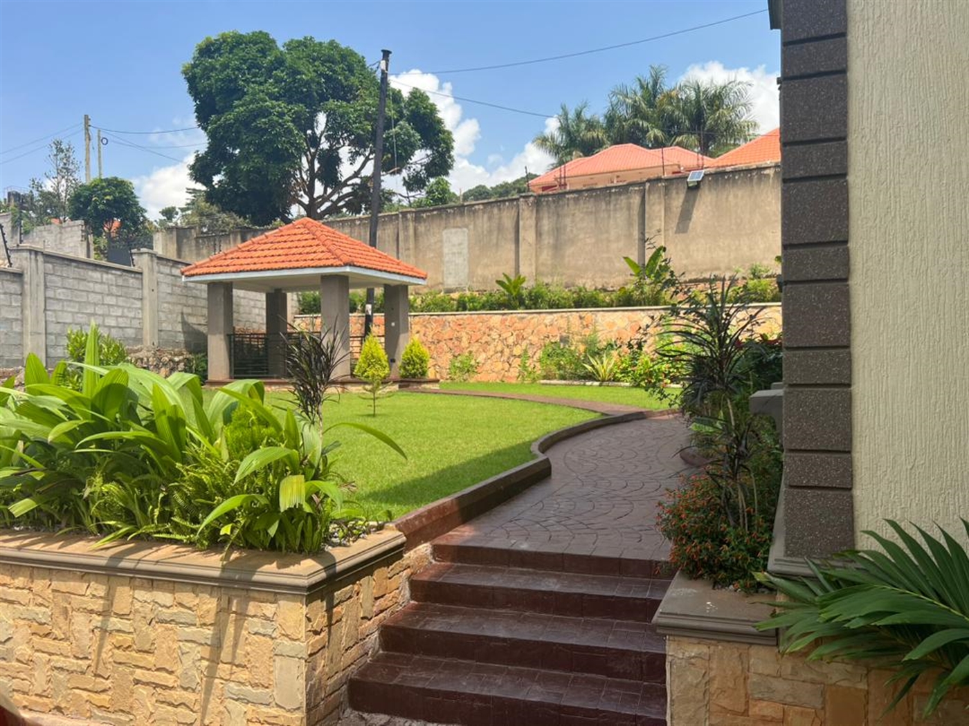 4 bedroom Storeyed house for rent in Katale Wakiso Uganda
