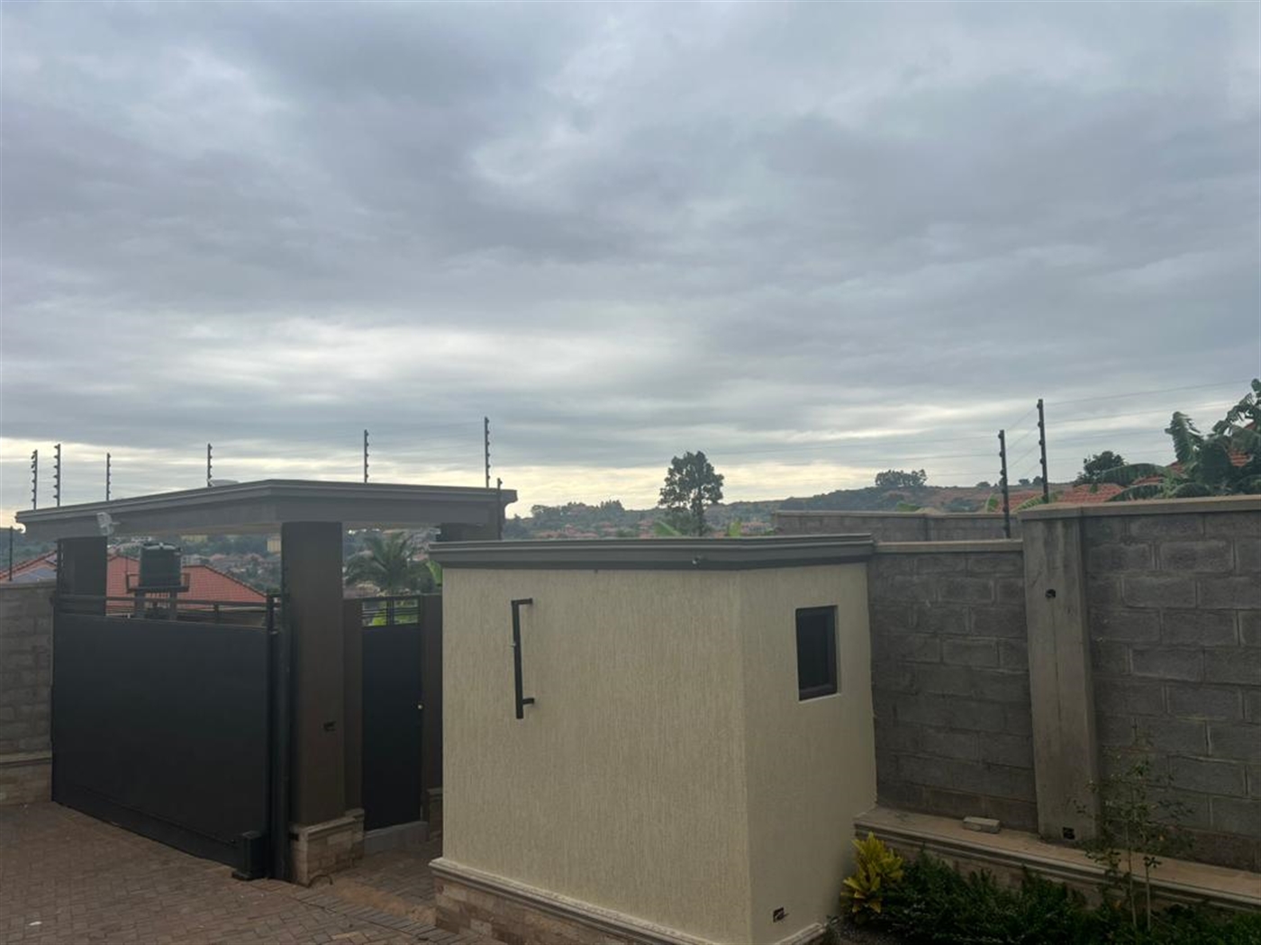 4 bedroom Storeyed house for rent in Katale Wakiso Uganda