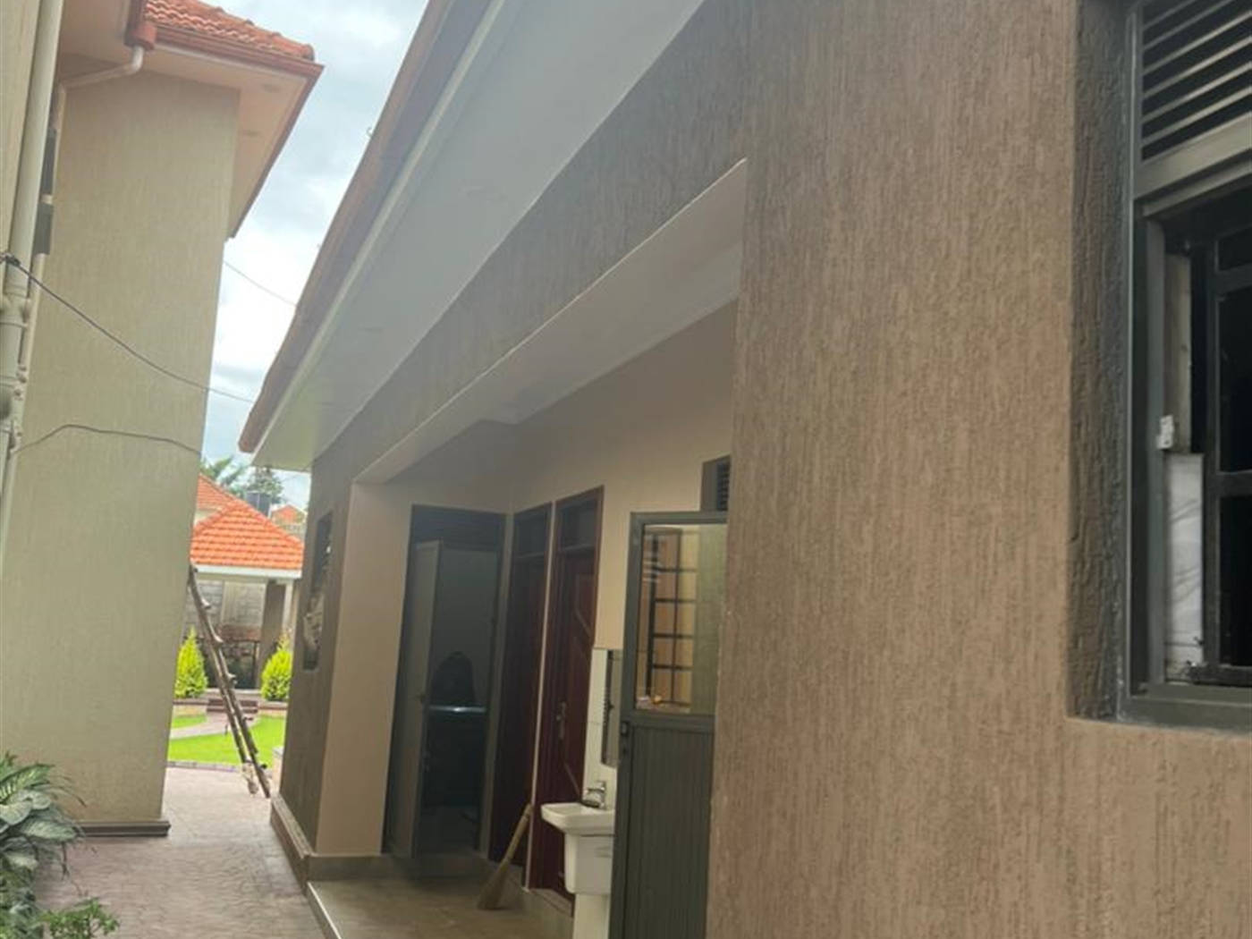 4 bedroom Storeyed house for rent in Katale Wakiso Uganda