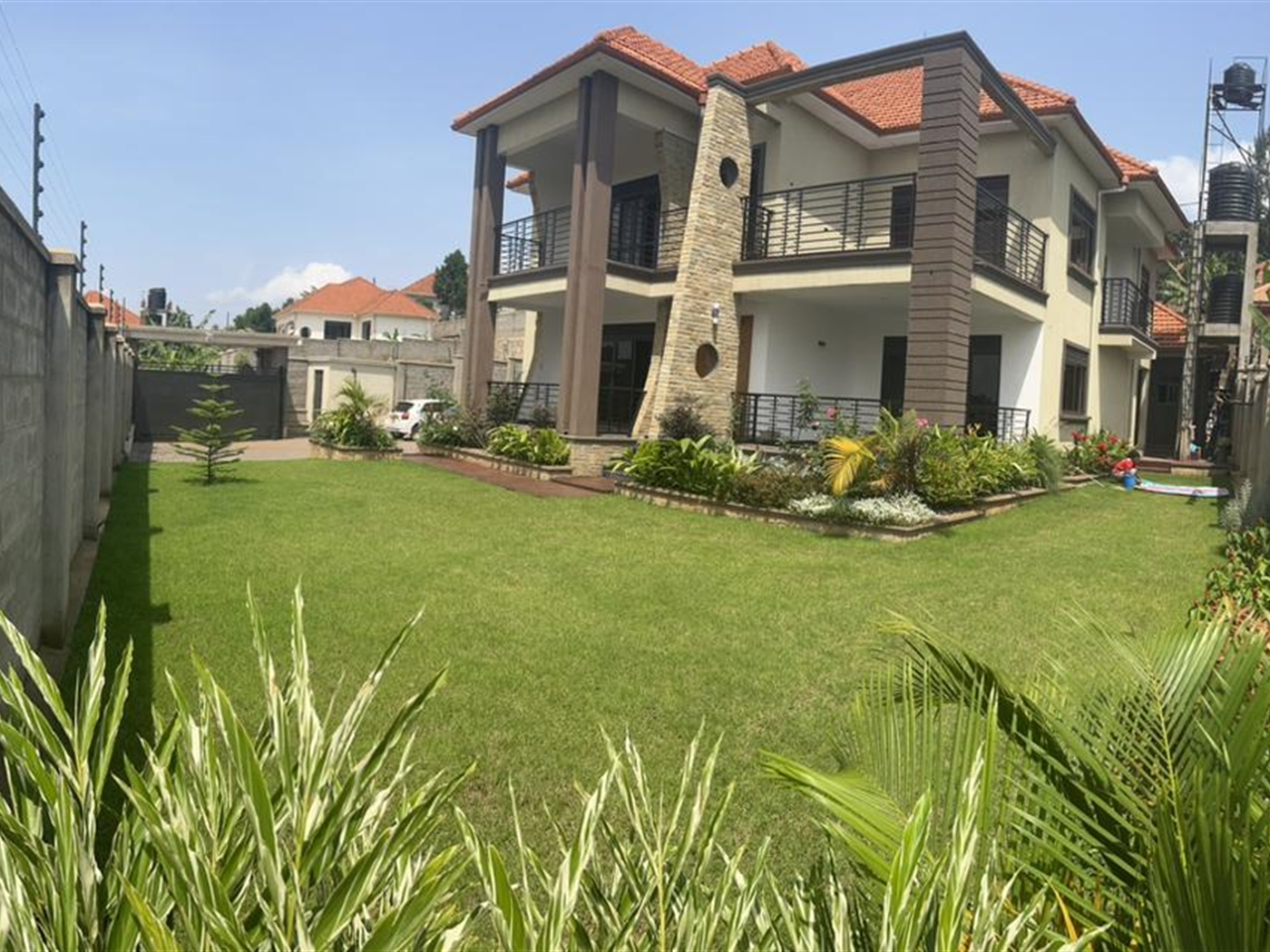 4 bedroom Storeyed house for rent in Katale Wakiso...